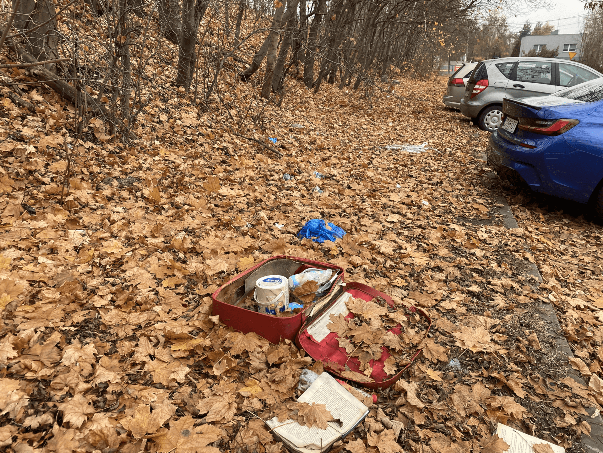 Porzucone śmieci w centrum Knurowa