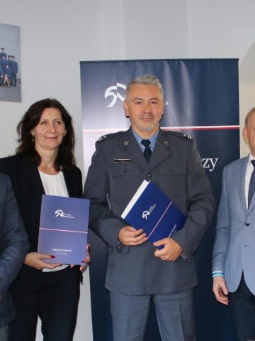 83 BCD6 DA 46 F2 4305 87 F3 245310 C4 E6 F2 83 BCD6 DA 46 F2 4305 87 F3 245310 C4 E6 F2