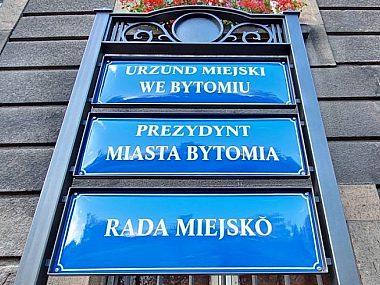 Bytom Tablice po śląsku przed Urzędem Miejskim Bytom Tablice po śląsku przed Urzędem Miejskim