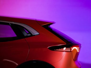 ElectroMobility Poland: Rozmowy z Geely trwają. I są poufne Izera