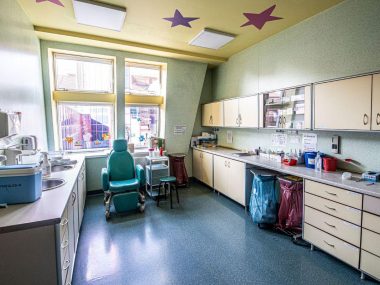 Szpital "pilnie szuka", choć ofert pracy nie udostępnił Oddział Hematologii i Onkologii Dziecięcej w Chorzowie