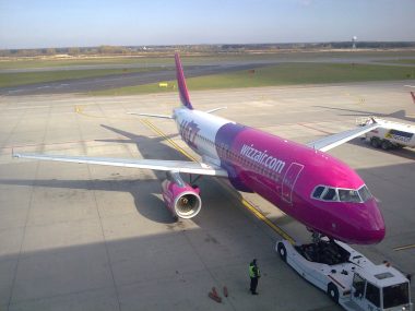 Dron na drodze przelotowej samolotu lecącego do Pyrzowic Dron przeleciał 50 metrów od samolot Wizz Air